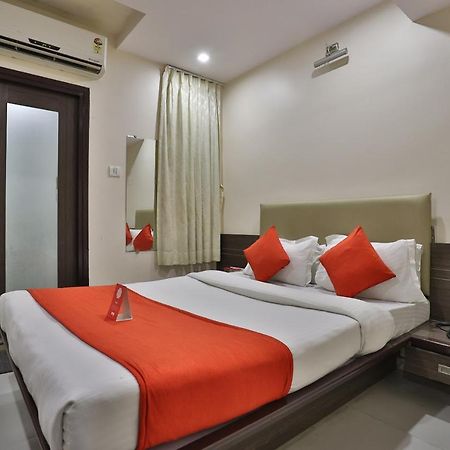 New Rajdhani Hotel Vadodara Exterior foto
